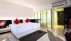 04 b-lay-tong-phuket-Grand-Deluxe-Rooms.jpg